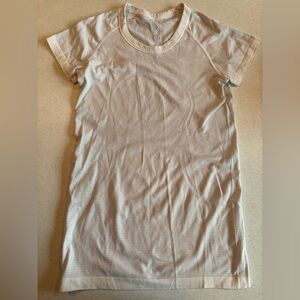 Lululemon Swiftly Tech Short-Sleeve Shirt white w/ lite grey size 6